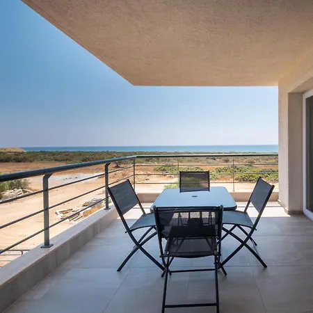 Apartman Terrific One Bedroom With Sea View *